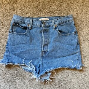 Levi’s Ribcage Cut Off Shorts - Size 30
